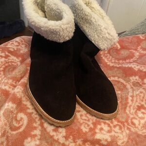 Chic Black Suede Boots with Cozy White Lining
